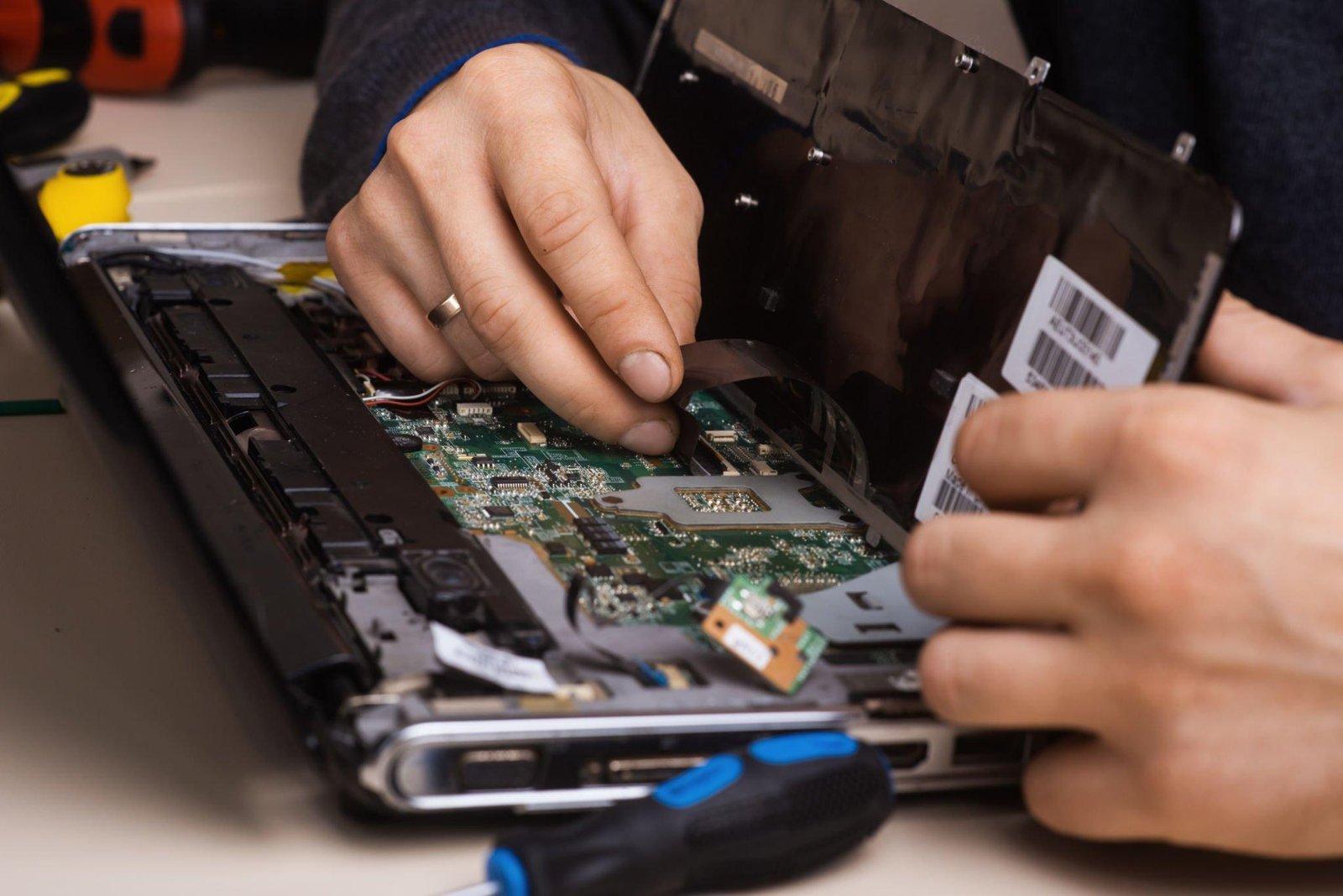 Laptop Repair Services in Bangladesh: Expert Solutions for Your Device